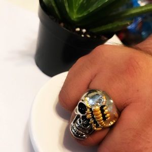 Skull ring